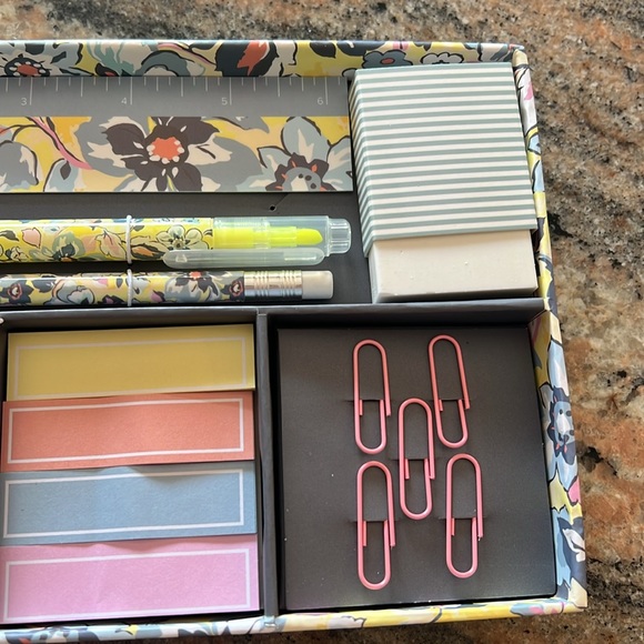 NWT Vera Bradley Desk Supply Set - Picture 6 of 6